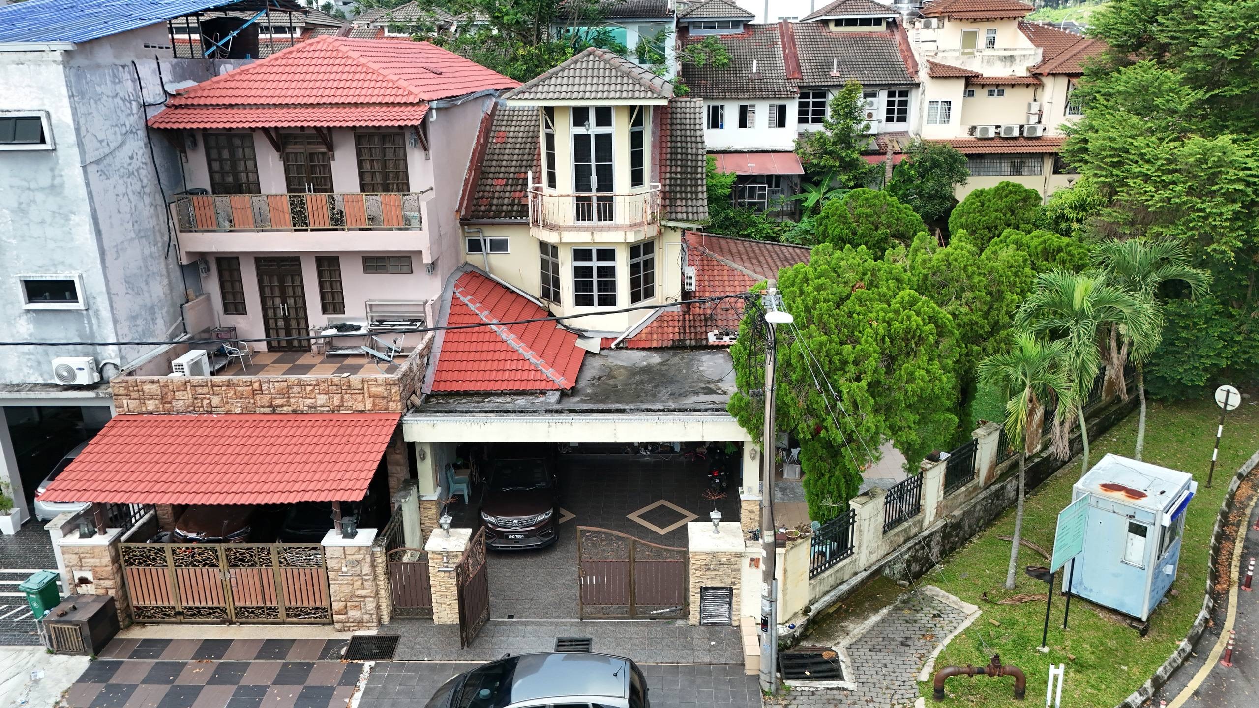 2.5 Storey Corner Lot Extended And Extra Land Taman Bukit Utama Ampang